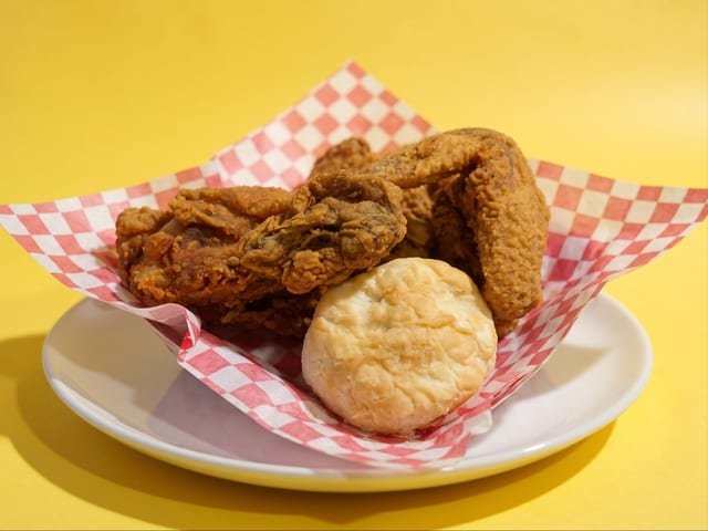 4 Piece with 1 Biscuit.