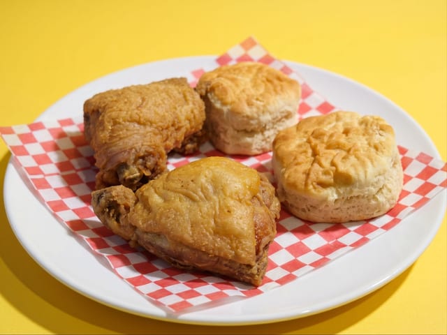 2 Piece with 1 Biscuit.