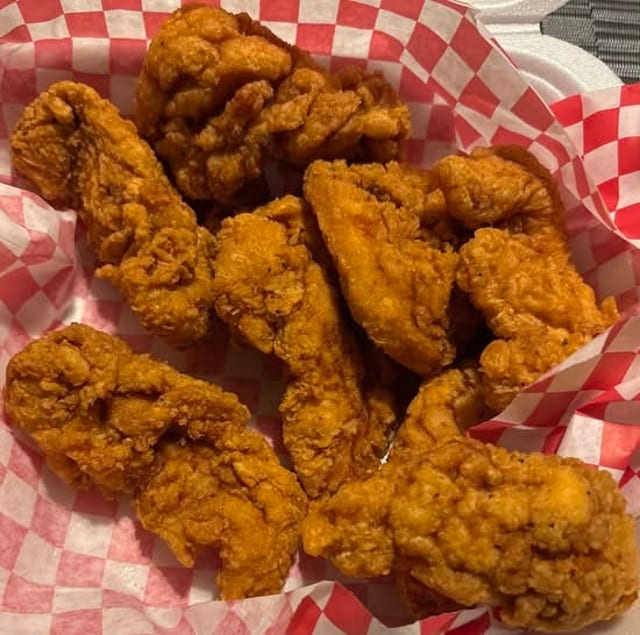 6 Piece Hot Wings Basket.